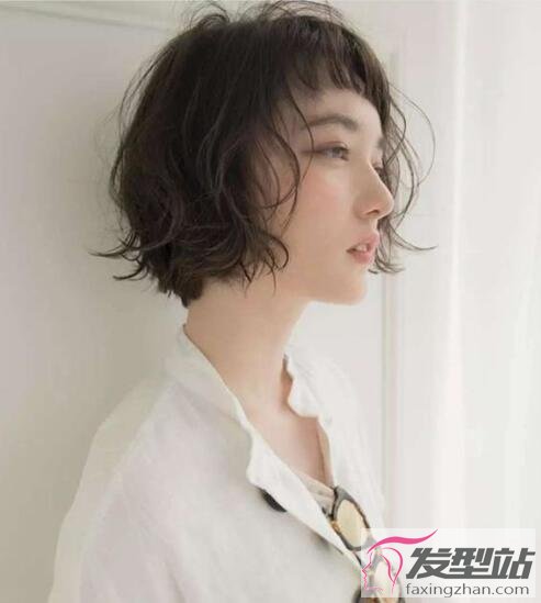 女生日系紋理短發(fā)