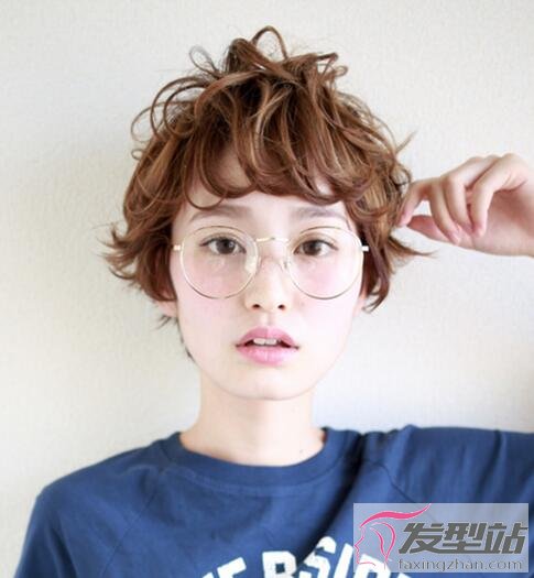 女生日系紋理短發(fā)