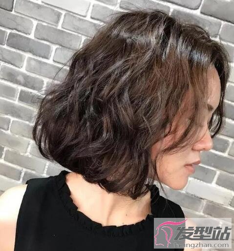 短發(fā)水波紋燙發(fā)