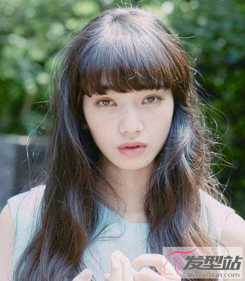 女生日系齊劉海發(fā)型