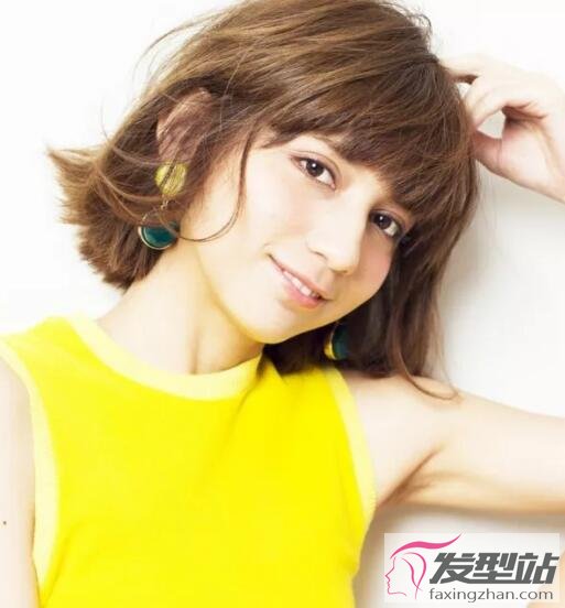 女生日系齊劉海發(fā)型