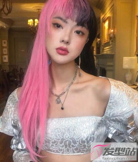 女生對半染發(fā)型