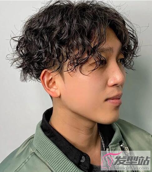男生小卷燙發(fā)發(fā)型