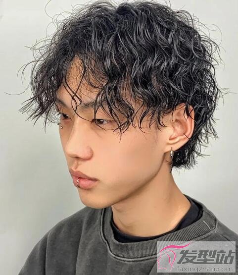 男生小卷燙發(fā)發(fā)型