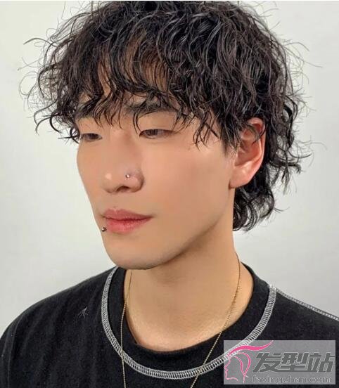 男生小卷燙發(fā)發(fā)型