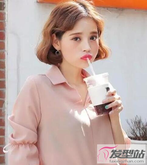 女生蛋卷頭短發(fā)