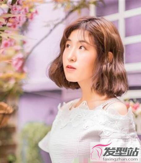 女生蛋卷頭短發(fā)
