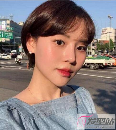 女生撇耳短發(fā)發(fā)型