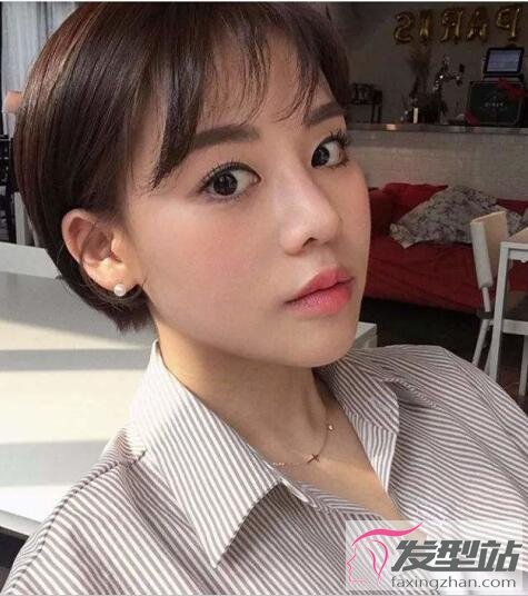 女生撇耳短發(fā)發(fā)型
