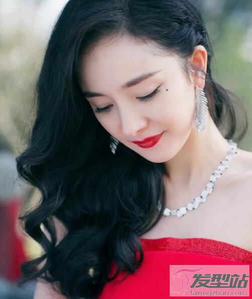 女生復(fù)古卷發(fā)發(fā)型