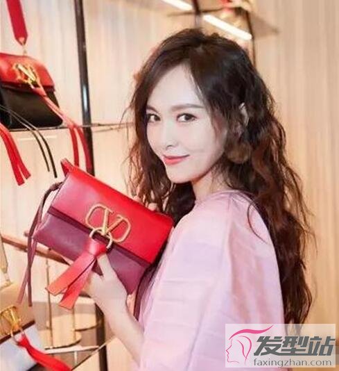 女生復(fù)古卷發(fā)發(fā)型