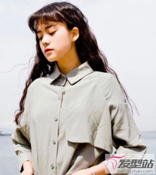 女生復(fù)古卷發(fā)發(fā)型