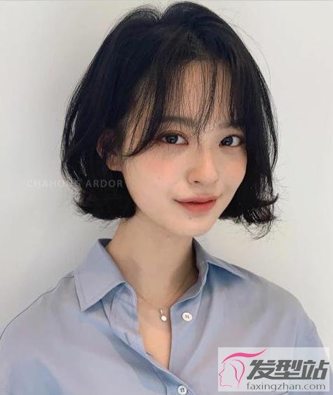 女生黑色短發(fā)發(fā)型