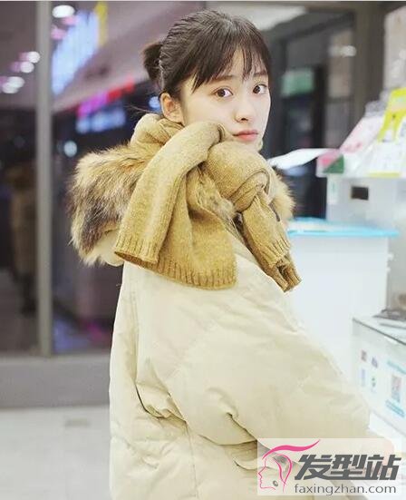 女生黑茶色染發(fā)發(fā)型