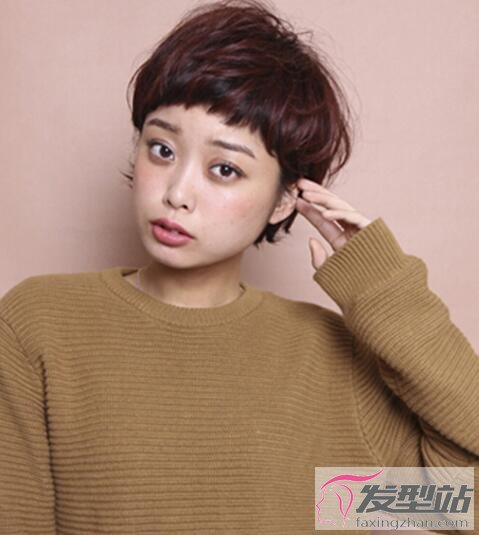 女生鍋蓋頭短發(fā)