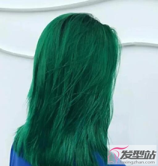 女生綠色染發(fā)發(fā)型