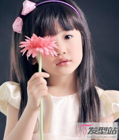 小女孩戴發(fā)箍發(fā)型
