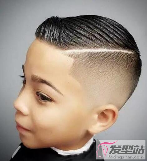 小男孩一道杠發(fā)型