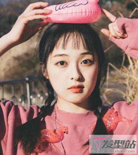 嬰兒肥女生扎發(fā)發(fā)型