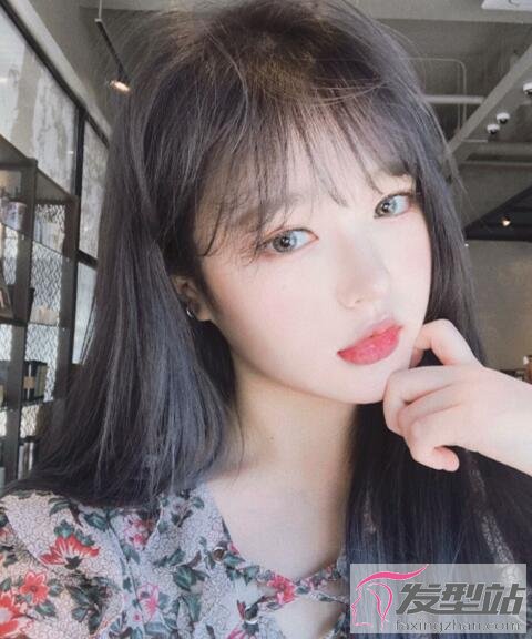 女生時(shí)尚直發(fā)發(fā)型