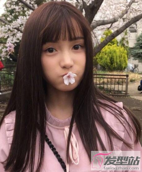 女生時(shí)尚直發(fā)發(fā)型