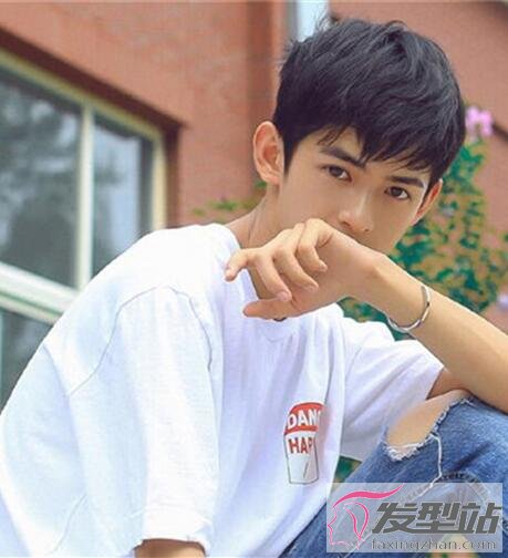 學院風男生短發(fā)發(fā)型