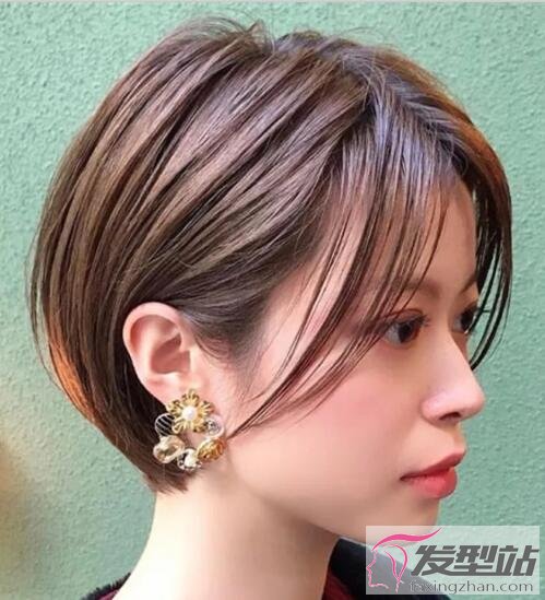 女生掛耳短發(fā)發(fā)型