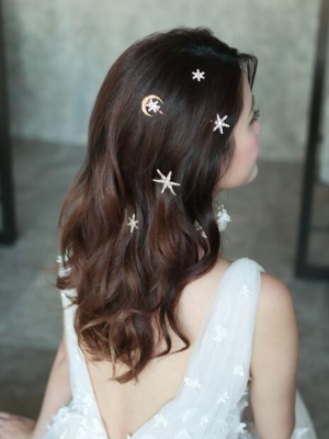 2021新娘發(fā)型潮流,婚紗發(fā)型和裙褂發(fā)型重點大不一樣