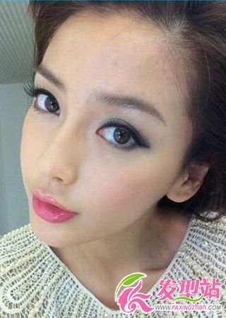 小煙熏妝容