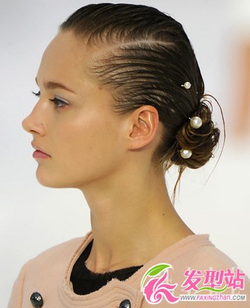 發(fā)型教父來支招 親手教你打造最新Chanel式 “濕發(fā)”造型