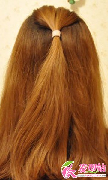 頂部梳個(gè)小辮兒