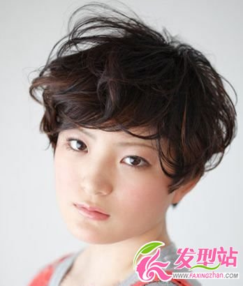 方臉女生演繹清爽舒適短發(fā)發(fā)型