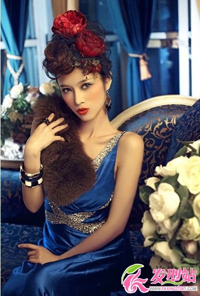夸張大花朵打造妖艷寫(xiě)真造型 夸張大花朵打造妖艷寫(xiě)真造型