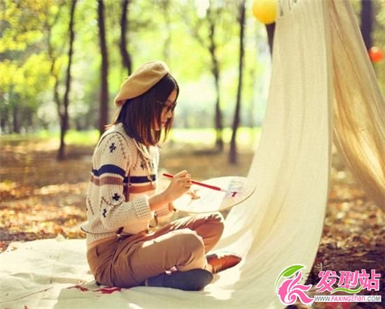 中分梨花搭圓氈帽 秋意十足 中分梨花搭圓氈帽 秋意十足