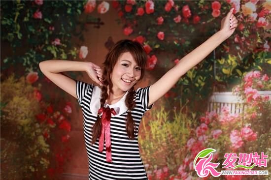 酒窩女生前放雜亂麻花辮發(fā)型 酒窩女生前放雜亂麻花辮發(fā)型