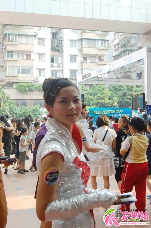 活動(dòng)禮儀一姐 盤發(fā)發(fā)型獨(dú)特魅力 活動(dòng)禮儀一姐 盤發(fā)發(fā)型獨(dú)特魅力