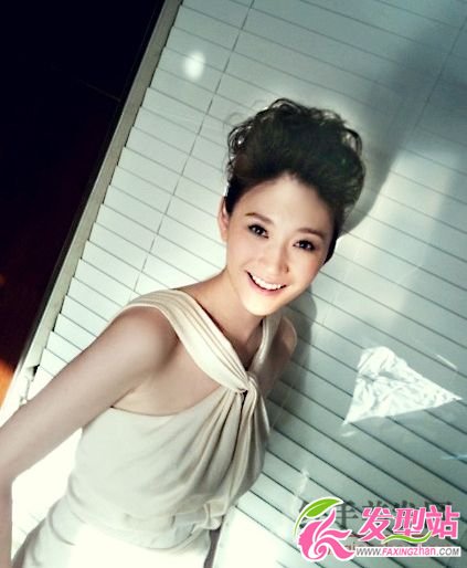 李小冉驚艷女神 沖天發(fā)型完美演繹 李小冉驚艷女神 沖天發(fā)型完美演繹