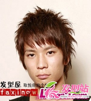 男生燙發(fā)圖片最新發(fā)型設(shè)計欣賞
文章來源:www.daban5.com(打扮網(wǎng))
