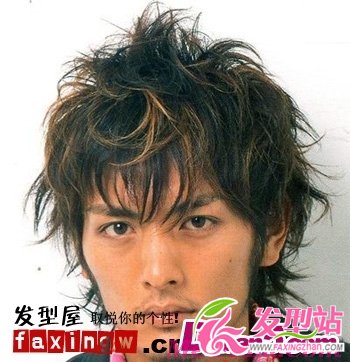 男生燙發(fā)圖片最新發(fā)型設計欣賞
文章來源:www.daban5.com(打扮網(wǎng))