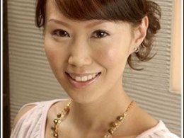 優(yōu)雅OL盤(pán)發(fā)教程 成熟女性必備端莊發(fā)型 打造自信美麗的