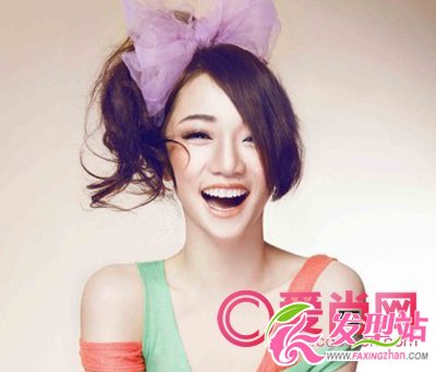 2012中卷發(fā)怎么扎好看 發(fā)飾帶你玩轉(zhuǎn)時尚派對