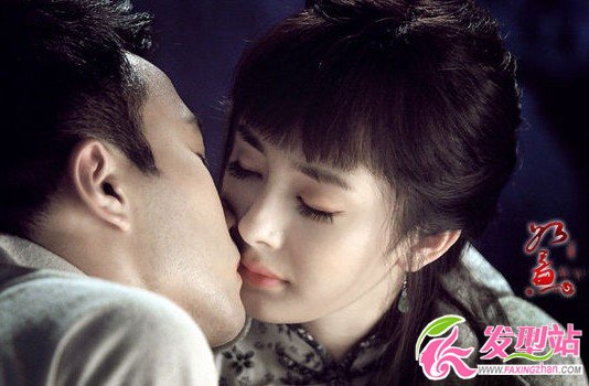 《如意》楊冪劉愷威甜蜜吻照 看楊冪可愛復古發(fā)型 - 婷婷是美女 - 時尚女性情感
