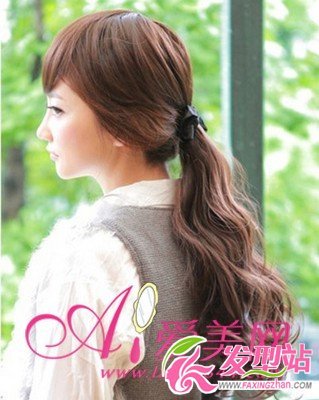 長卷發(fā)怎么扎 首選韓式淑女扎發(fā)