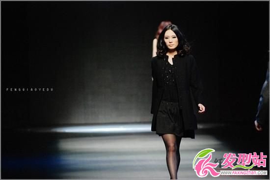 透過深圳時(shí)尚T臺(tái)模特看今秋發(fā)型服飾搭配 透過深圳時(shí)尚T臺(tái)模特看今秋發(fā)型服飾搭配
