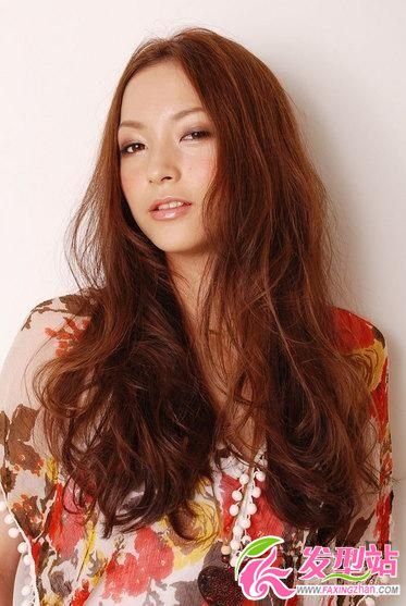 華麗長(zhǎng)卷貴氣盤發(fā) 適合各種場(chǎng)合的精品發(fā)型 華麗長(zhǎng)卷貴氣盤發(fā) 適合各種場(chǎng)合的精品發(fā)型