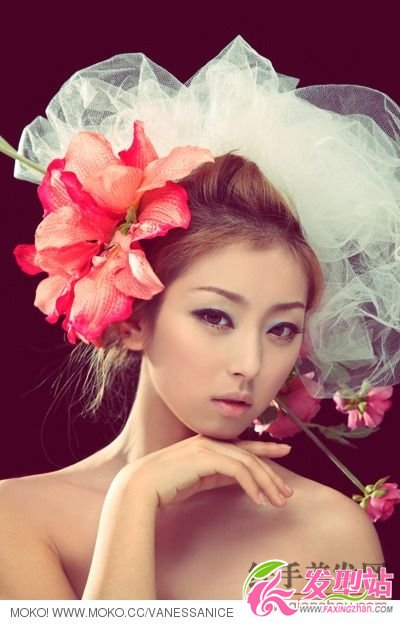 夸張頭飾掀起時(shí)尚潮流 夸張頭飾掀起時(shí)尚潮流