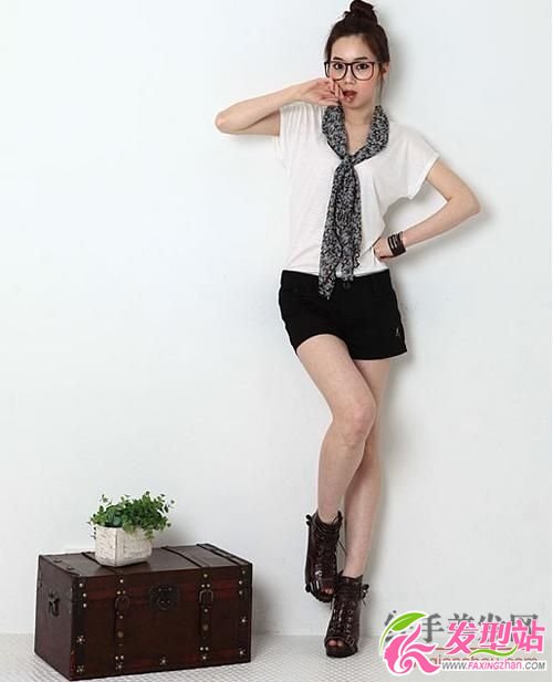 迷人裝扮給你無(wú)盡自信 多變發(fā)型顯出非一般的感覺 迷人裝扮給你無(wú)盡自信 多變發(fā)型顯出非一般的感覺