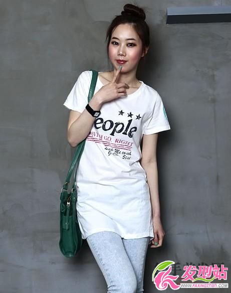 型女們的最?lèi)?ài) 盤(pán)發(fā)發(fā)型配白牛仔褲 型女們的最?lèi)?ài) 盤(pán)發(fā)發(fā)型配白牛仔褲