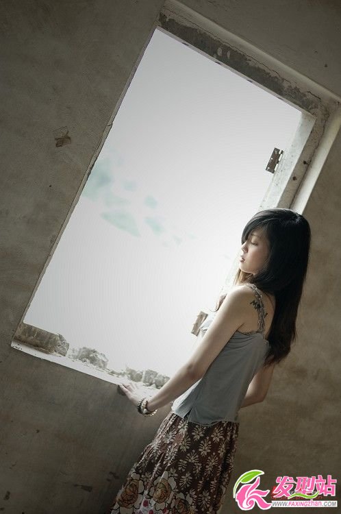 長(zhǎng)發(fā)美女的感慨 人生寂寞如雪 長(zhǎng)發(fā)美女的感慨 人生寂寞如雪
