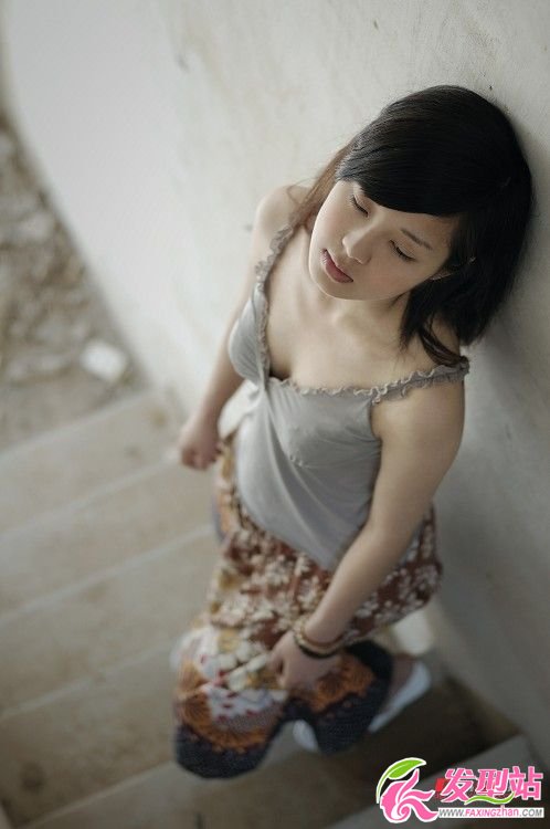 長(zhǎng)發(fā)美女的感慨 人生寂寞如雪 長(zhǎng)發(fā)美女的感慨 人生寂寞如雪